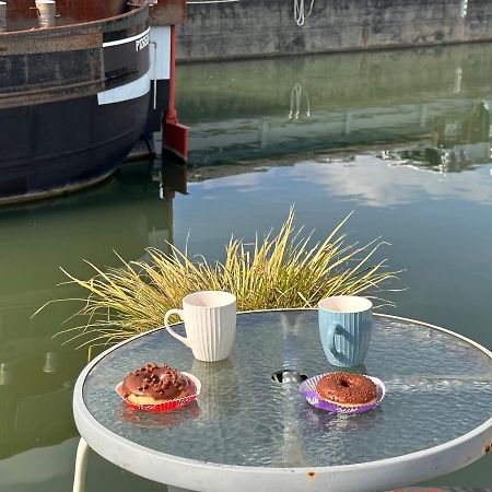 Peniche "Louise Michel" Sejournez Dans L'Appartement Du Capitaine, Offrez Vous Une Experience Inoubliable Au Fil De L'Eau Douai Exteriör bild