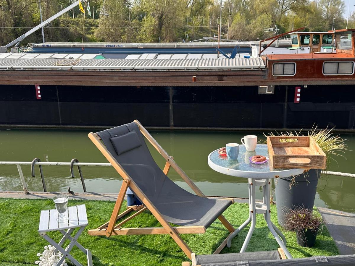 Peniche "Louise Michel" Sejournez Dans L'Appartement Du Capitaine, Offrez Vous Une Experience Inoubliable Au Fil De L'Eau Douai Exteriör bild
